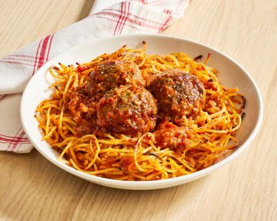 Crispy spaghetti with meatballs